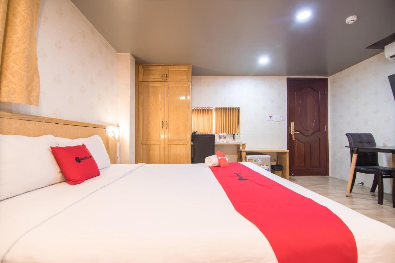 Reddoorz Plus Near Secc Ho Chi Minh City Exterior photo